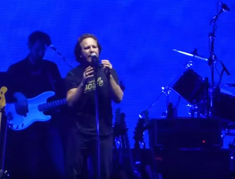 Eddie Vedder Jumped Onstage With Roger Waters To Perform ‘Comfortably Numb’ And It Was EPIC